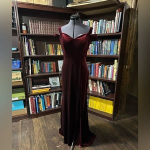 Good condition formal gown. Only worn twice, never altered or hemmed. Size 6